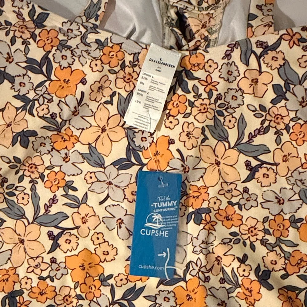 NWT Cupshe Floral Ruffle One Piece (Size L) - Picture 4 of 6